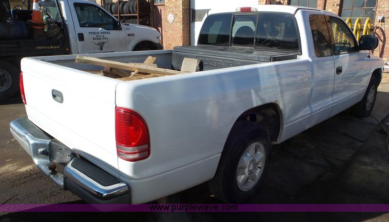 image for item K6971 1998 Dodge Dakota Club Cab pickup truck
