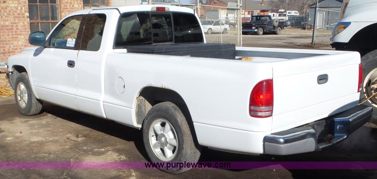 image for item K6971 1998 Dodge Dakota Club Cab pickup truck