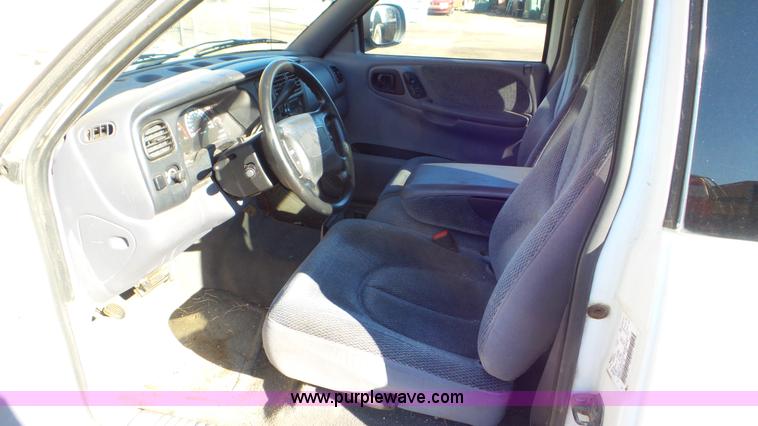 image for item K6971 1998 Dodge Dakota Club Cab pickup truck
