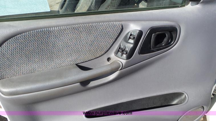 image for item K6971 1998 Dodge Dakota Club Cab pickup truck