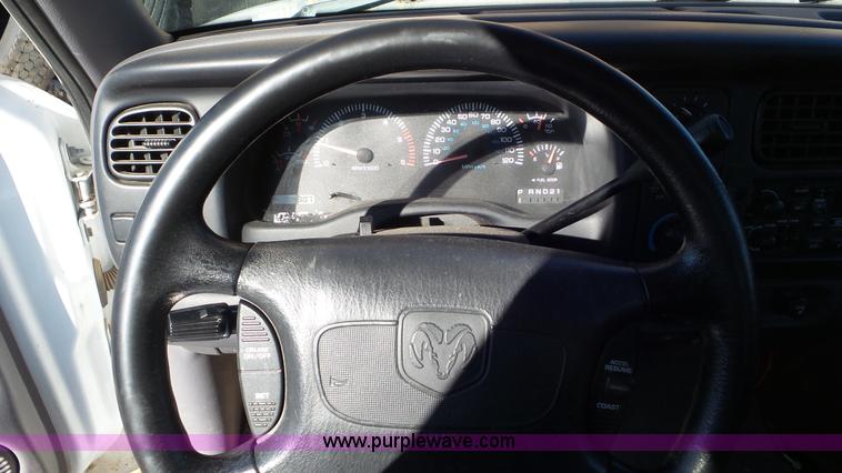 image for item K6971 1998 Dodge Dakota Club Cab pickup truck