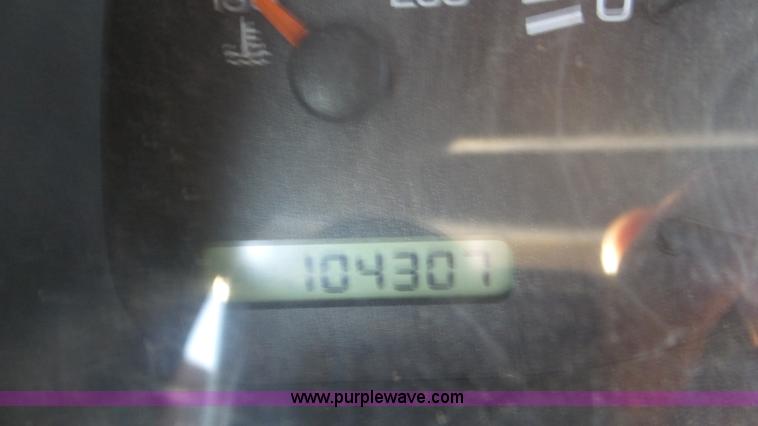 image for item K6971 1998 Dodge Dakota Club Cab pickup truck