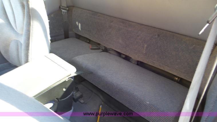 image for item K6971 1998 Dodge Dakota Club Cab pickup truck