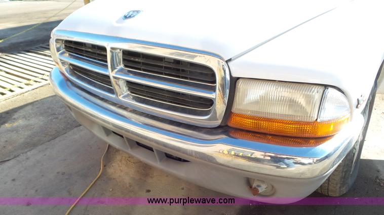 image for item K6971 1998 Dodge Dakota Club Cab pickup truck