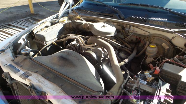 image for item K6971 1998 Dodge Dakota Club Cab pickup truck