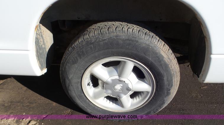 image for item K6971 1998 Dodge Dakota Club Cab pickup truck