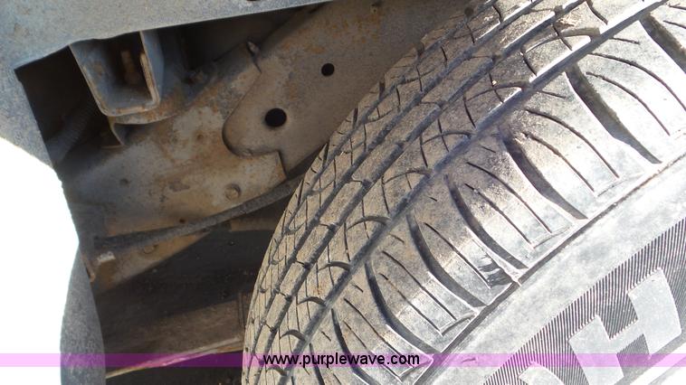 image for item K6971 1998 Dodge Dakota Club Cab pickup truck