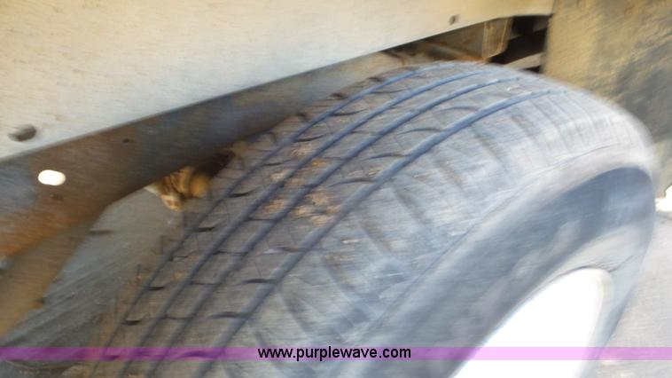 image for item K6971 1998 Dodge Dakota Club Cab pickup truck