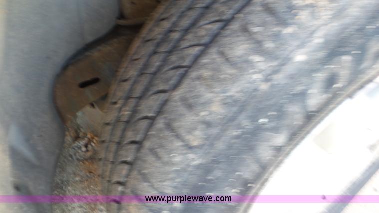 image for item K6971 1998 Dodge Dakota Club Cab pickup truck