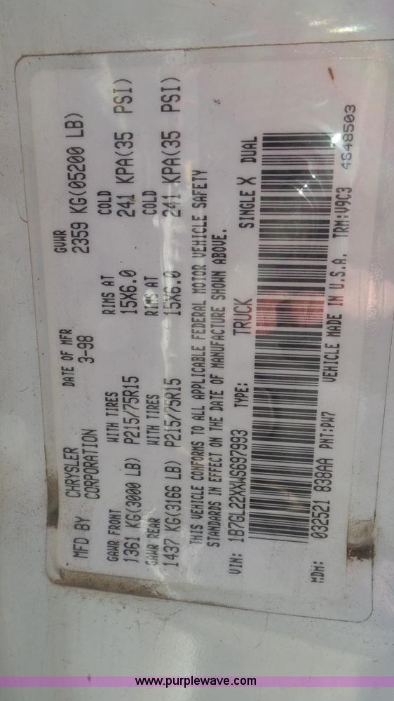 image for item K6971 1998 Dodge Dakota Club Cab pickup truck