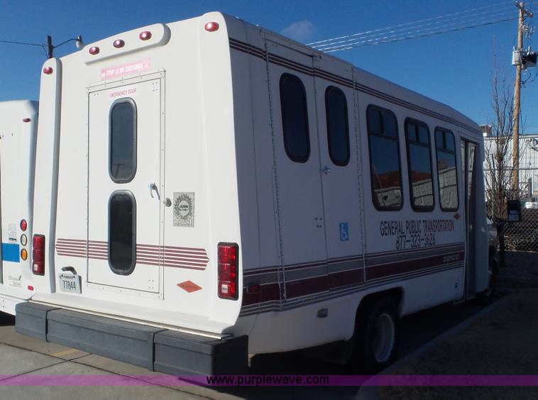 image for item K6972 2000 Ford Econoline E450 bus