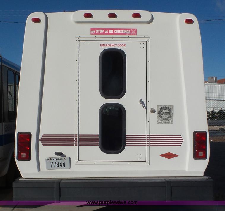 image for item K6972 2000 Ford Econoline E450 bus