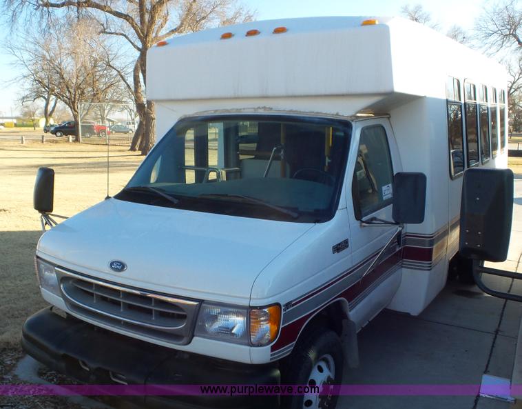 image for item K6972 2000 Ford Econoline E450 bus