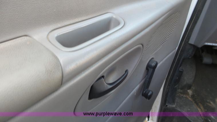 image for item K6972 2000 Ford Econoline E450 bus