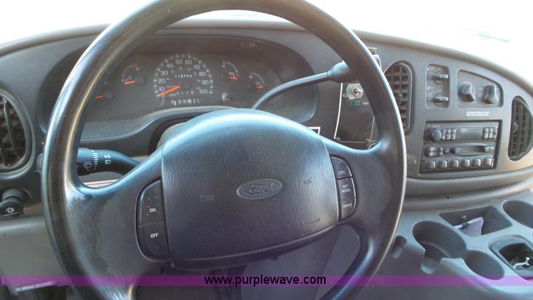 image for item K6972 2000 Ford Econoline E450 bus
