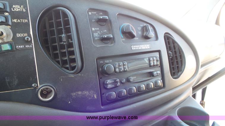 image for item K6972 2000 Ford Econoline E450 bus