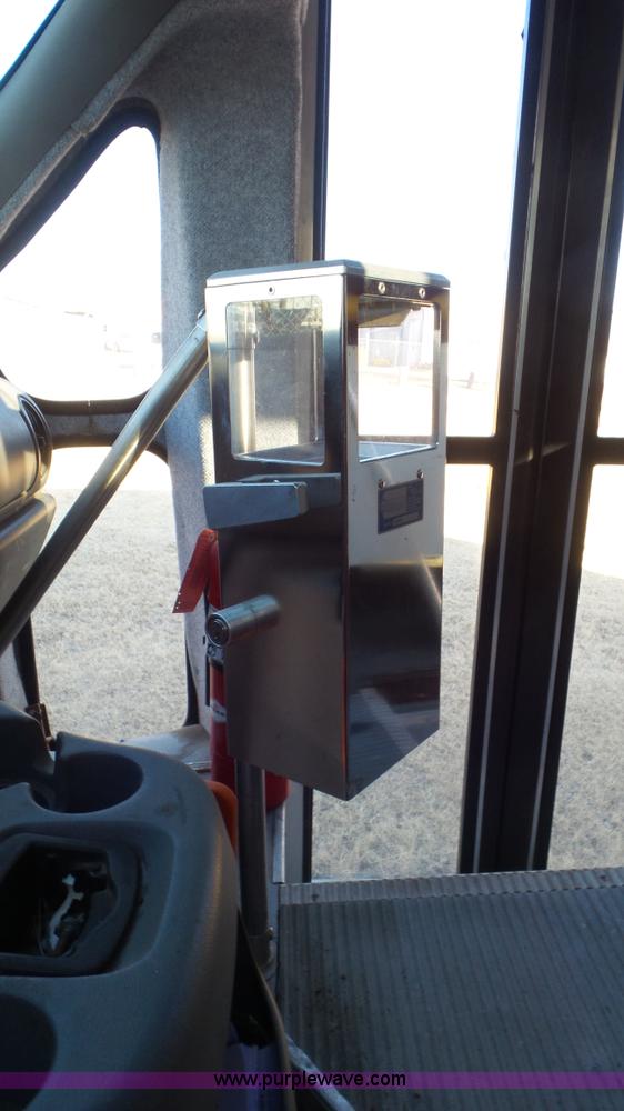 image for item K6972 2000 Ford Econoline E450 bus