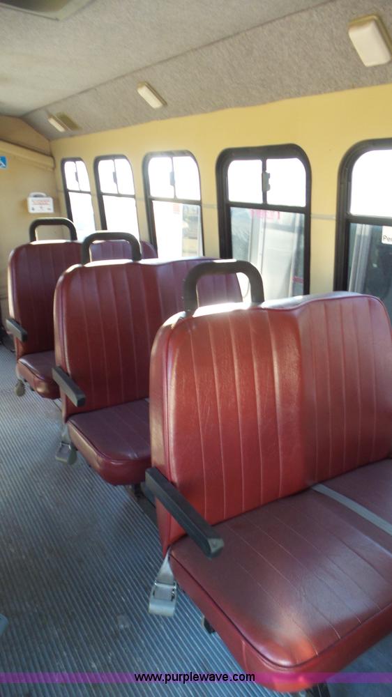 image for item K6972 2000 Ford Econoline E450 bus