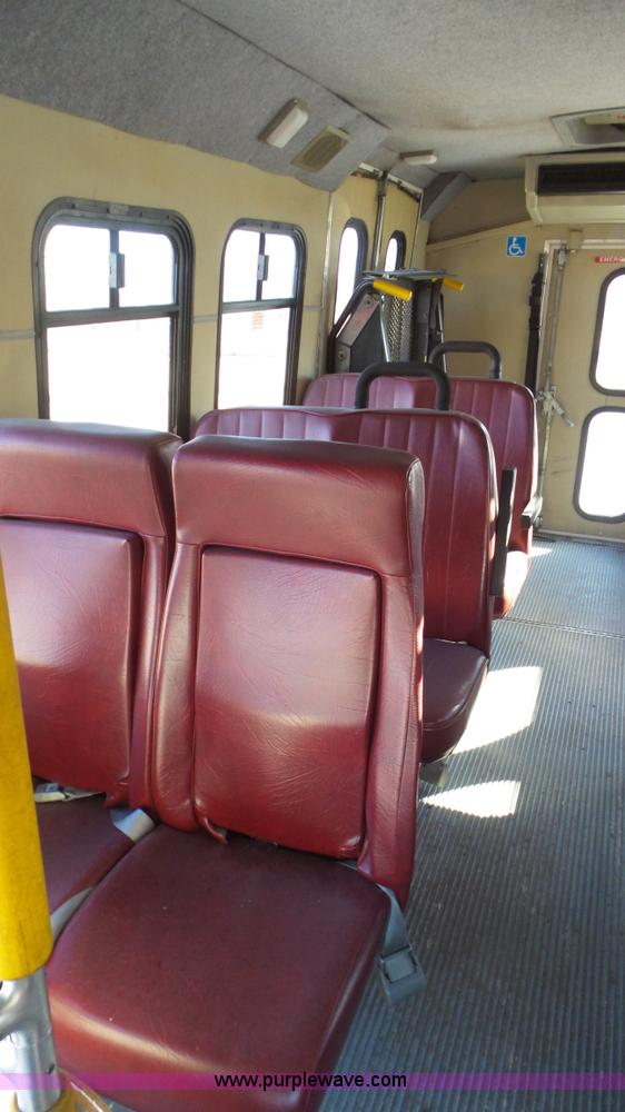 image for item K6972 2000 Ford Econoline E450 bus