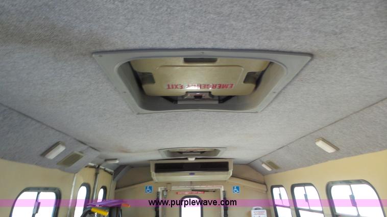 image for item K6972 2000 Ford Econoline E450 bus