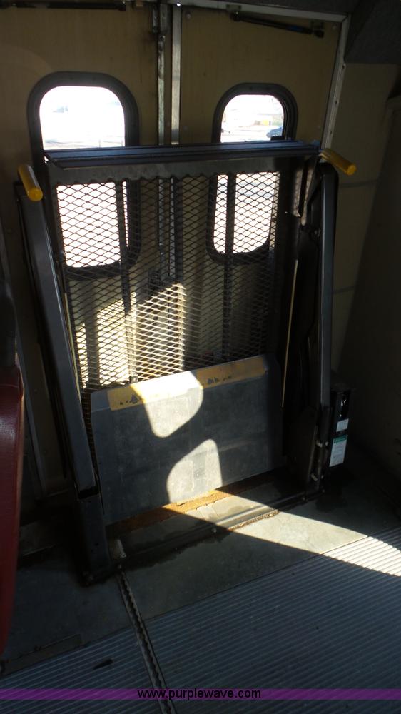 image for item K6972 2000 Ford Econoline E450 bus