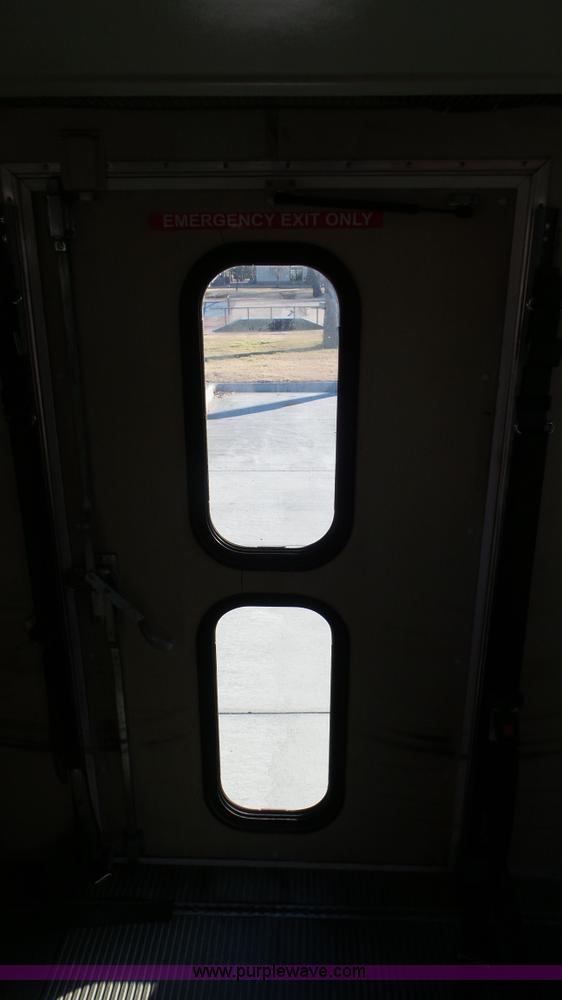 image for item K6972 2000 Ford Econoline E450 bus