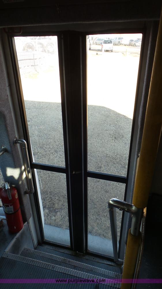 image for item K6972 2000 Ford Econoline E450 bus