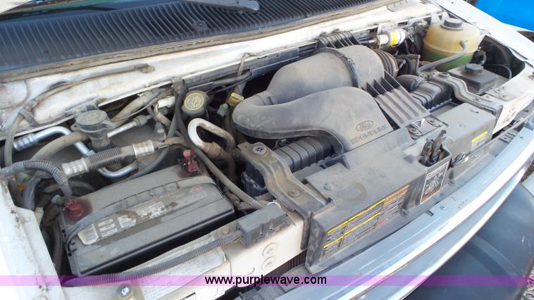 image for item K6972 2000 Ford Econoline E450 bus