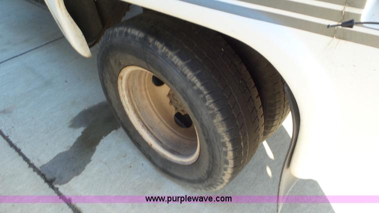 image for item K6972 2000 Ford Econoline E450 bus