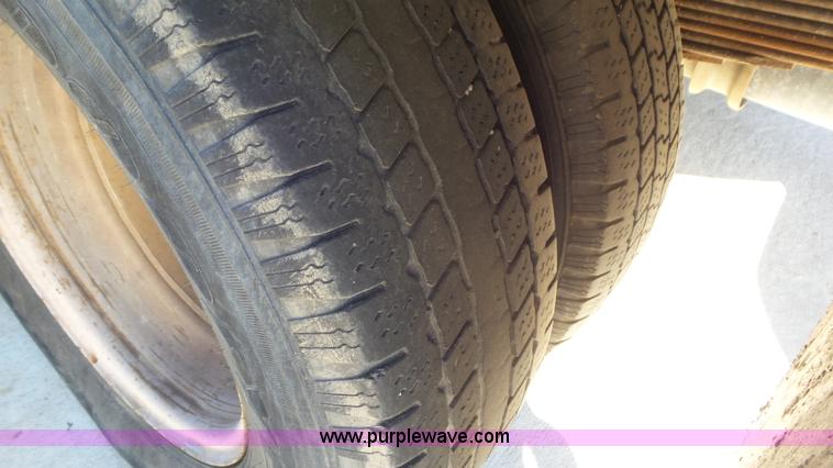 image for item K6972 2000 Ford Econoline E450 bus