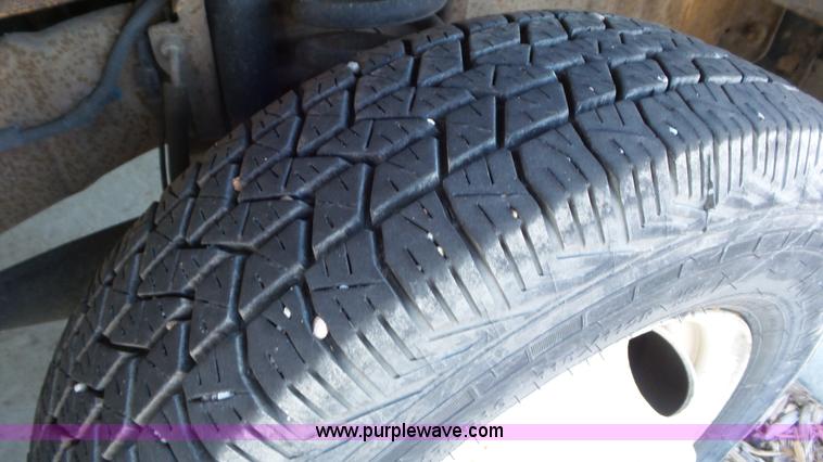 image for item K6972 2000 Ford Econoline E450 bus