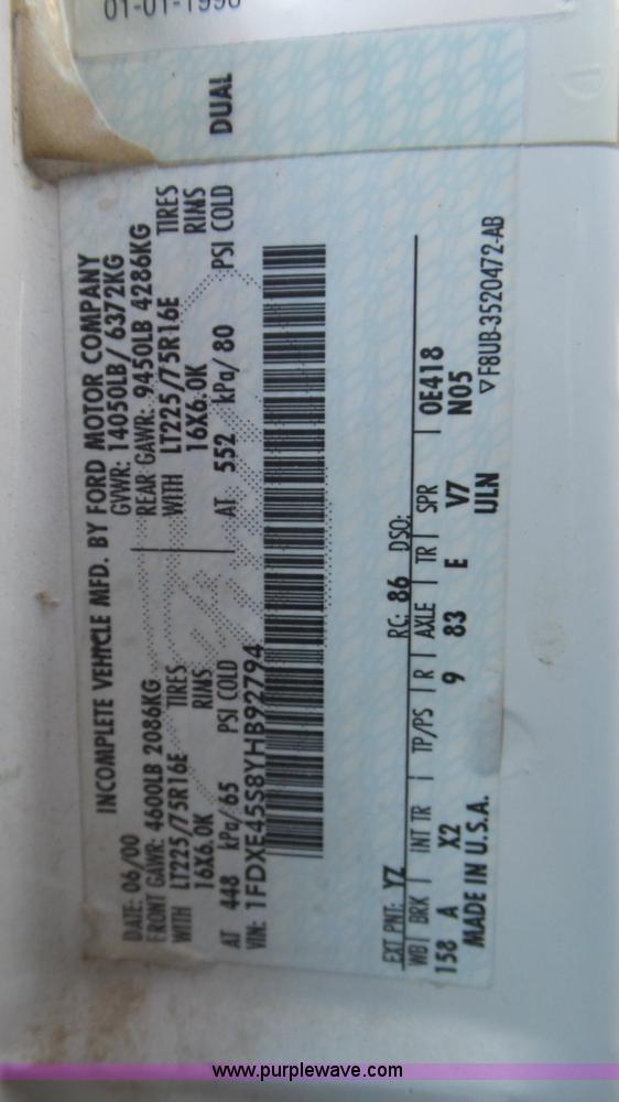 image for item K6972 2000 Ford Econoline E450 bus