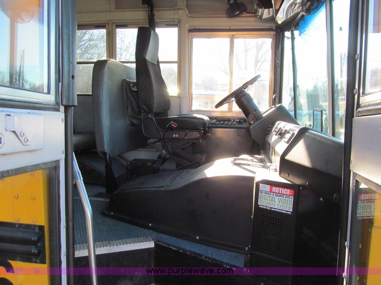 image for item L1833 2004 Thomas Built Saf-T-Liner MVP EF school bus