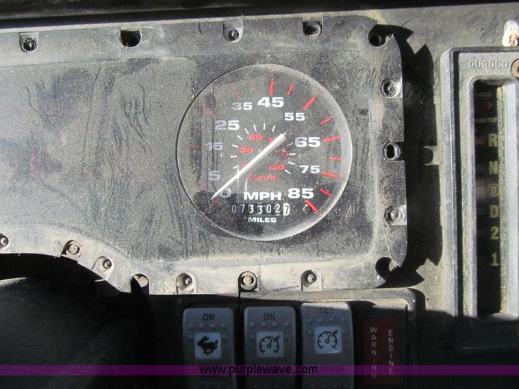 image for item L1833 2004 Thomas Built Saf-T-Liner MVP EF school bus