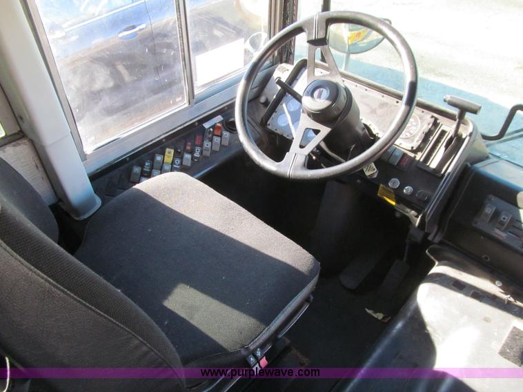 image for item L1833 2004 Thomas Built Saf-T-Liner MVP EF school bus