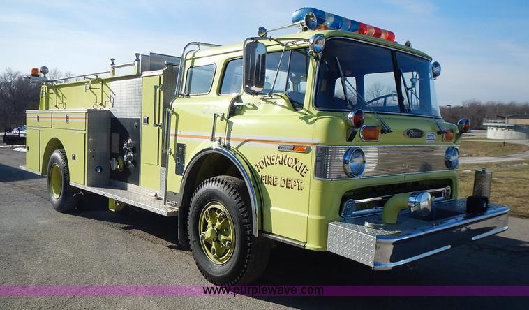 image for item L3637 1978 Pierce Ford 8000 pumper truck