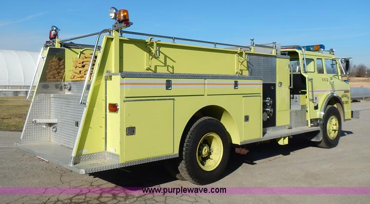 image for item L3637 1978 Pierce Ford 8000 pumper truck