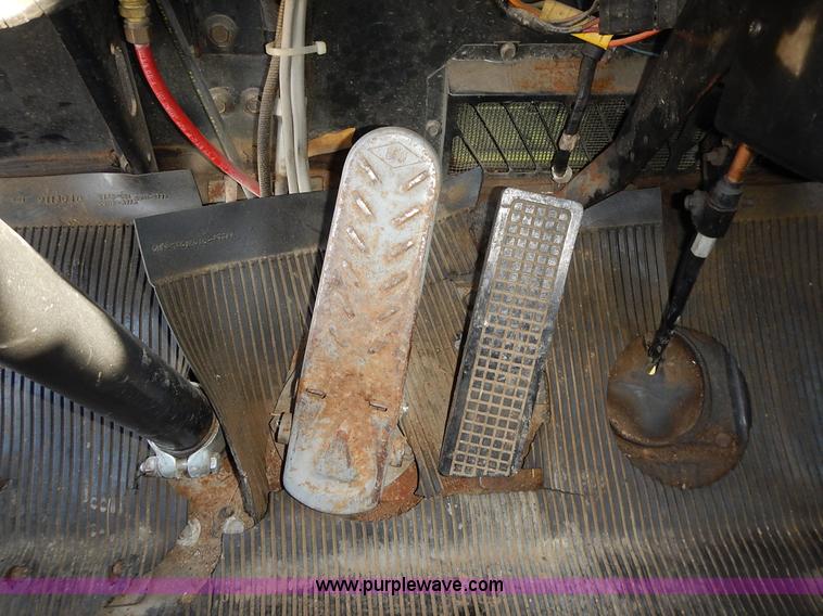 image for item L3637 1978 Pierce Ford 8000 pumper truck