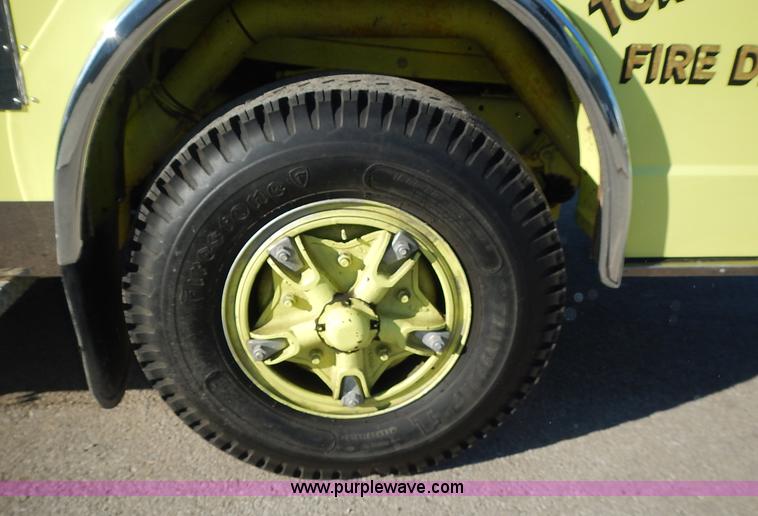 image for item L3637 1978 Pierce Ford 8000 pumper truck