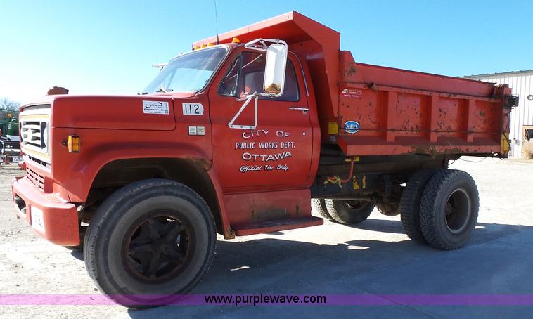 image for item L3647 1985 Chevrolet C70 dump truck