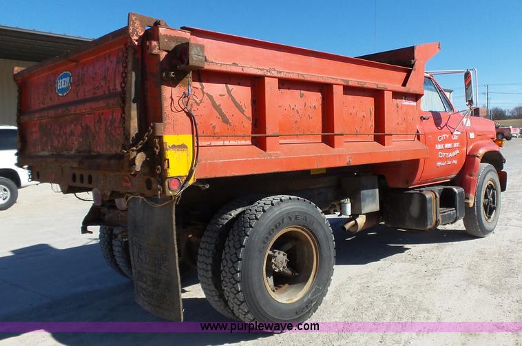 image for item L3647 1985 Chevrolet C70 dump truck