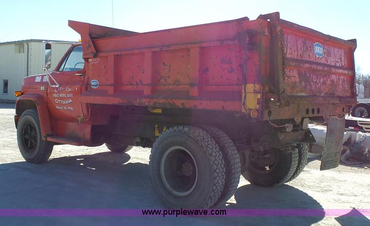 image for item L3647 1985 Chevrolet C70 dump truck