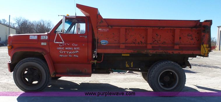 image for item L3647 1985 Chevrolet C70 dump truck