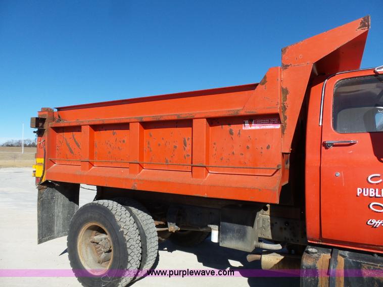 image for item L3647 1985 Chevrolet C70 dump truck