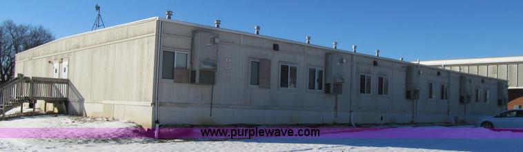 image for item L5506 2001 Forest River Premier mobile classroom