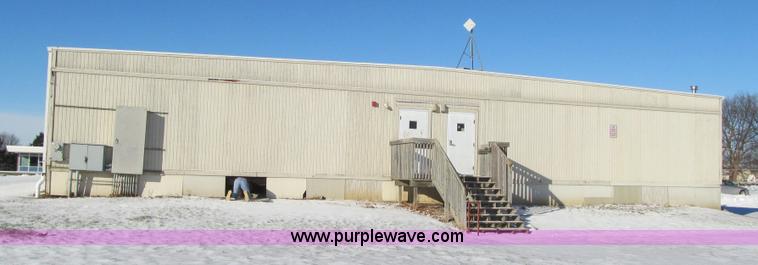 image for item L5506 2001 Forest River Premier mobile classroom