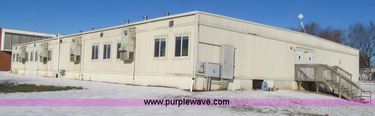 image for item L5506 2001 Forest River Premier mobile classroom