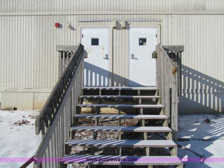 image for item L5506 2001 Forest River Premier mobile classroom