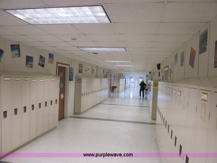 image for item L5506 2001 Forest River Premier mobile classroom