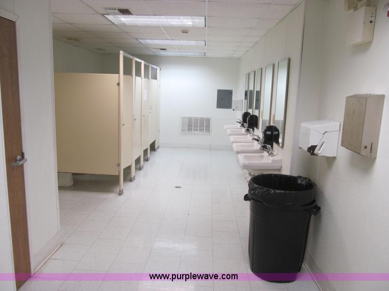 image for item L5506 2001 Forest River Premier mobile classroom